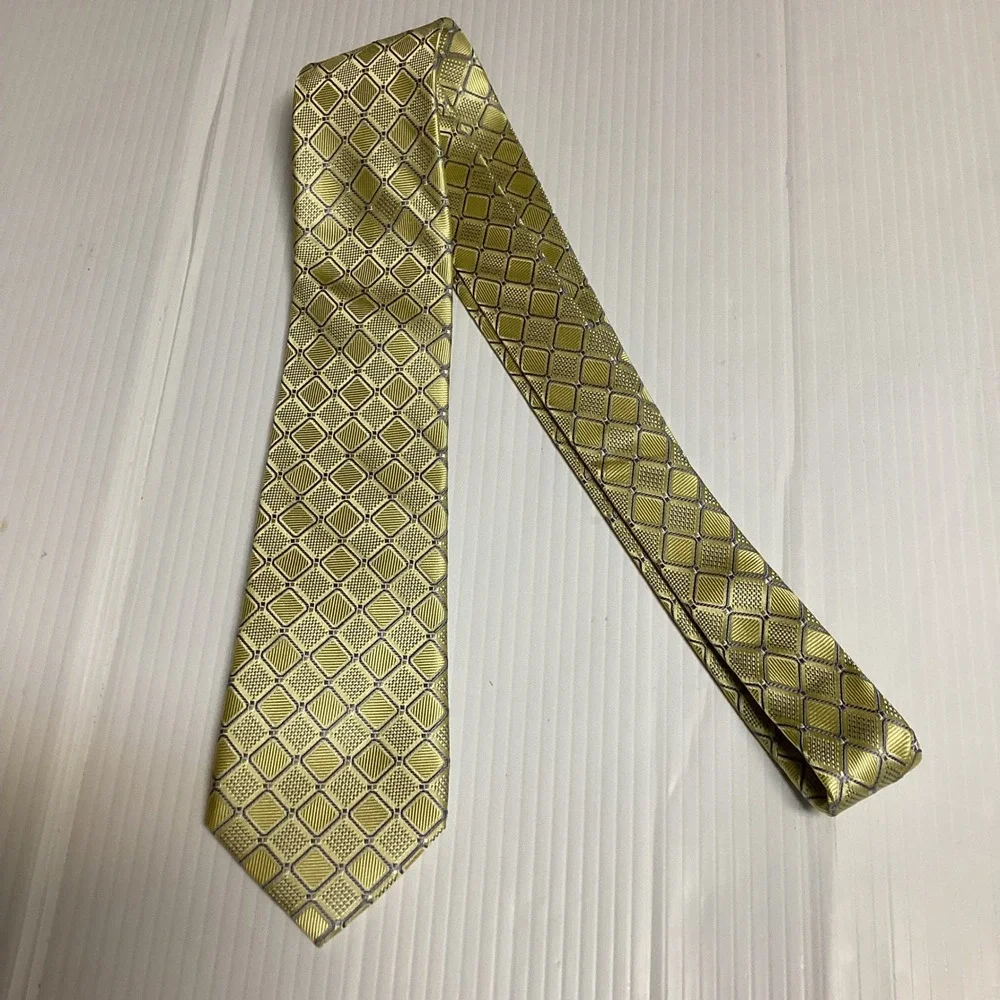 Club Room Mens Gold Yellow Geometric Diamond Pattern‎ Silk Blend Necktie Tie